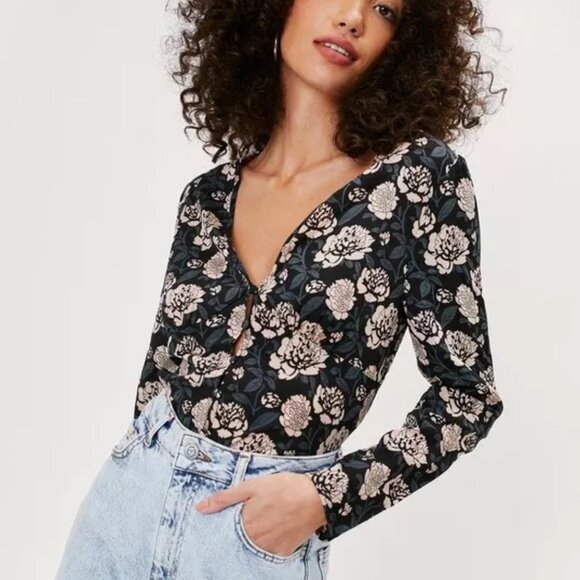 NWT Nasty Gal Nothing Bud Flowers Button Down Blouse - 6 - Picture 1 of 6